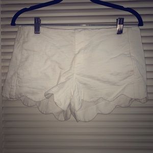 Lilly Pulitzer White Scalloped Shorts - US 2